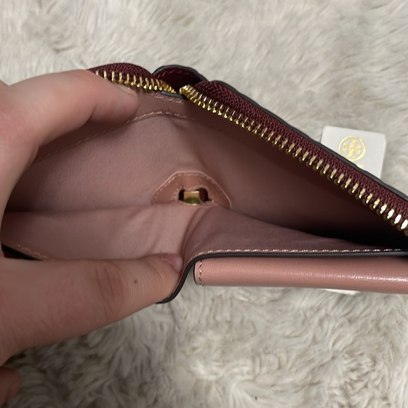 ✨ Tory Burch Leather Bi-Fold Wallet✨ - Picture 13 of 16
